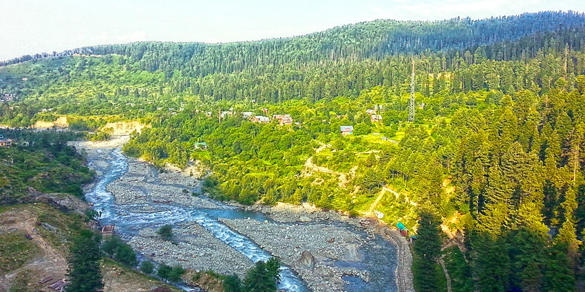 The enchanting mountain stream of Ferozepur Nallah is one of the scenic spots in Gulmarg.