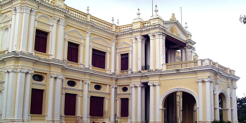 The Folklore Museum is a spectacular museum in India, displaying folklife, literature and art.