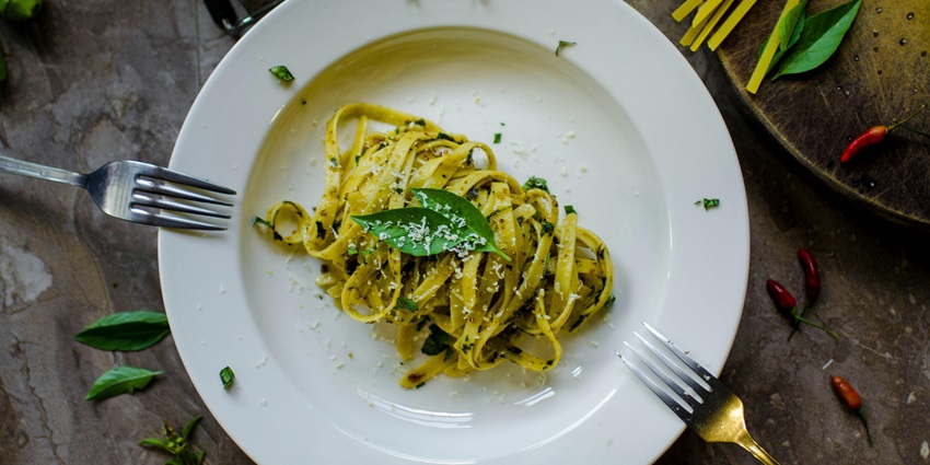 Choose from a bevy of restaurant options to cherish a meal that soothes your hunger pangs.