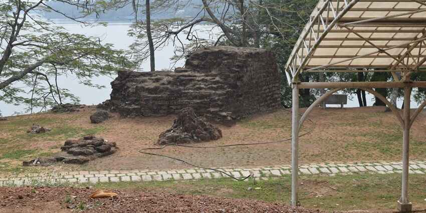 Kottappuram Fort is one of the must-visit destinations in Kerala for history enthusiasts.
