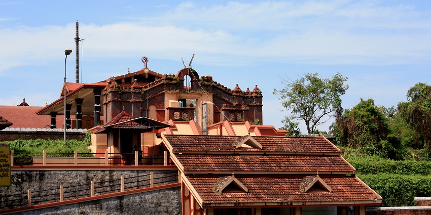 Explore the unique architecture of this temple, a fascinating sight for curious tourists