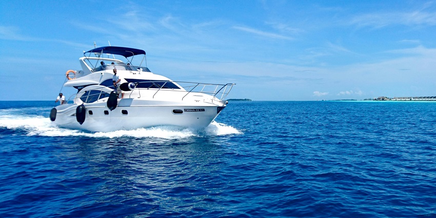 Watch colourful fish & aquatic creatures on a glass bottom boat tour at Jolly Buoy Island