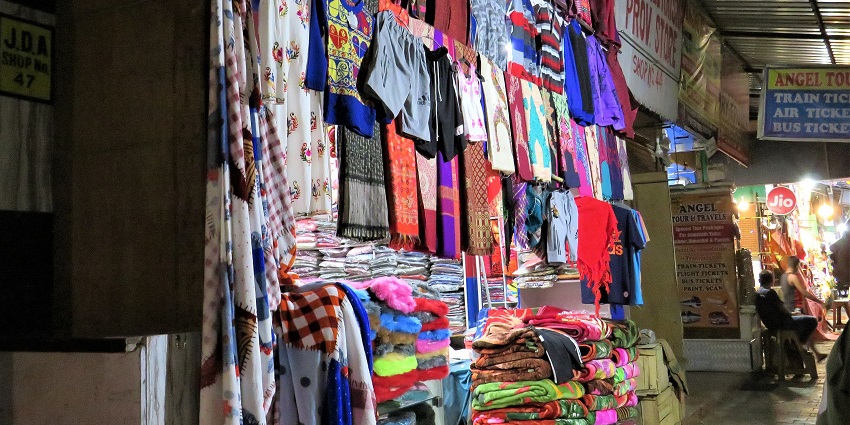 A picture of a market in Jammu with various stalls of clothing and other utilitarian items