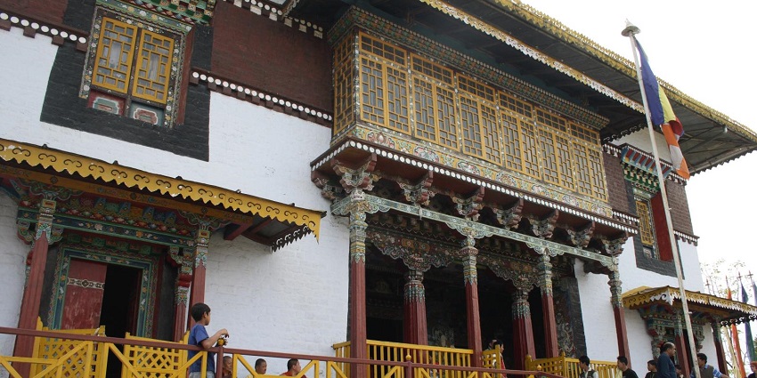 Entrance to Pemangytse Monastery, Buddhistb flag infront, and calm surrounding.
