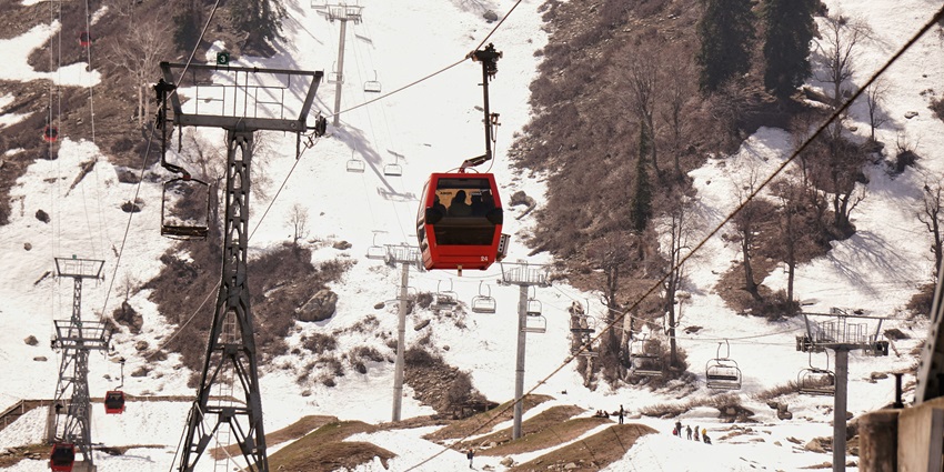 Gulmarg, one of the best places to visit in Kashmir in April offers Gondola rides.
