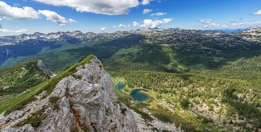 Lush green mountains with hiking trails can be discovered in Kazinag National Park.