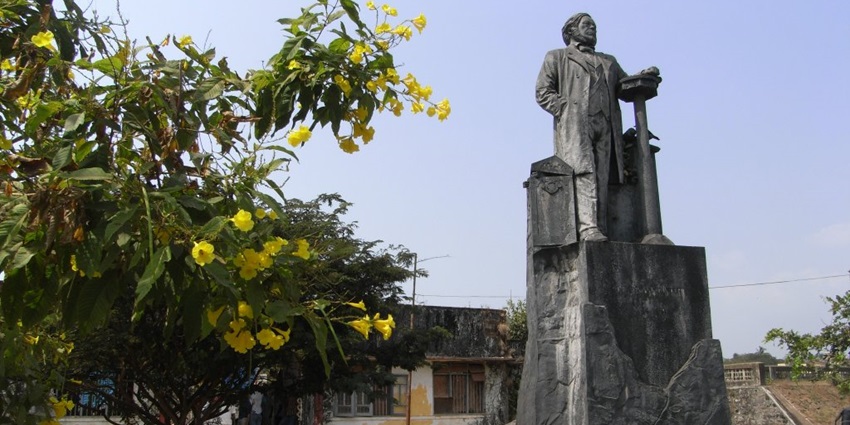 Image of the Statue of von Hermann Gundert in Thalassery in Kerala-things to do in thalassery