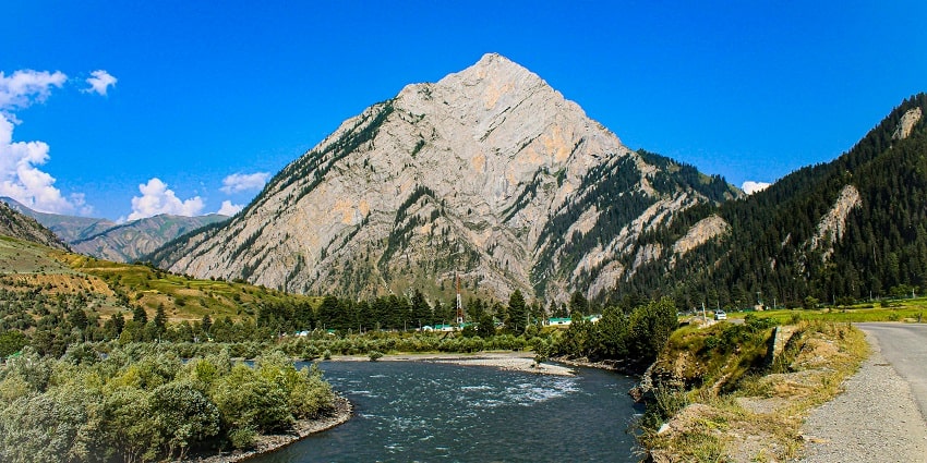 Hirpora Wildlife Sanctuary is laden with amazing views of the mountains of Kashmir