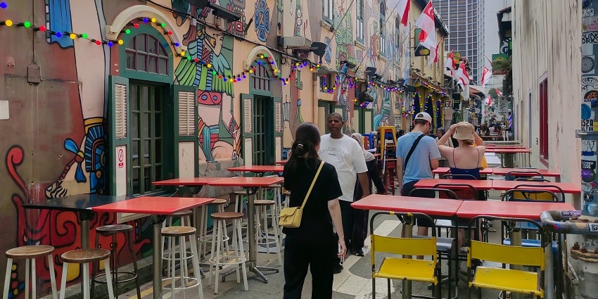 Stroll through the vibrant Haji Lane in Kampong Glam to unveil history and enjoy shopping.