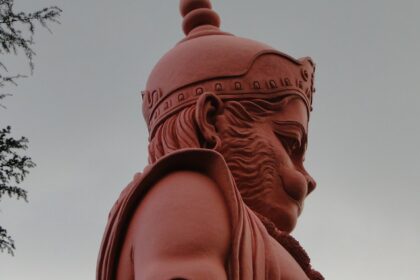 Jakhu Temple Hanuman Statue: towering statue amidst scenic hilltop views & misty weather