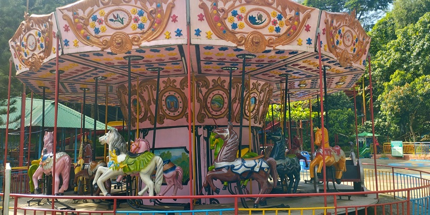 Ride the thrilling rollercoasters and other water sledges on your trip