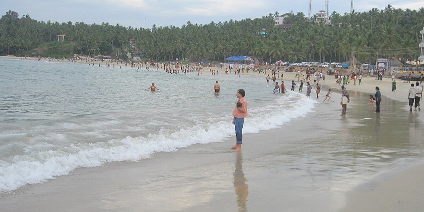 People Standing at the shore of the ocean at the famous Hawah Beach
