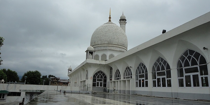 Among Kashmir mosques, Hazratbal Shrine is the holiest Muslim shrine with the relic of the prophet.