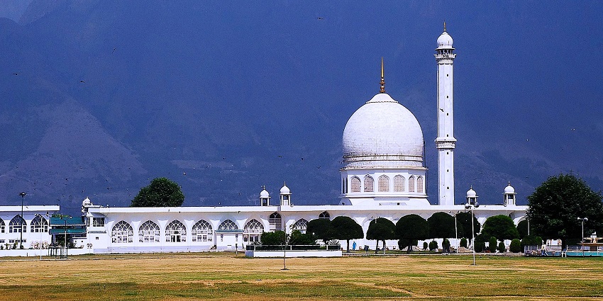 The Islamic place of worship Hazratbal Shrine sits on the banks of the Dal Lake