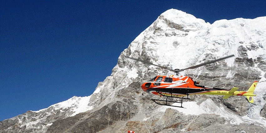 The view of a helicopter, devotees can take helicopter ride to reach Amarnath Temple
