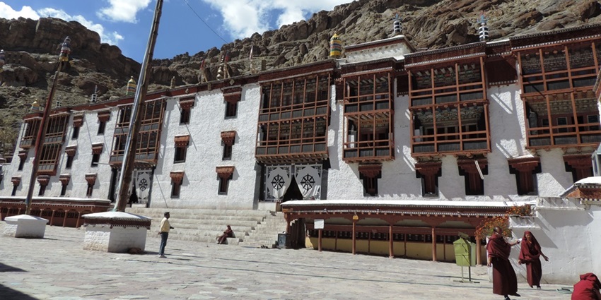 Hemis, a culturally important spot for Buddhists has the famous Hemis Monastery.