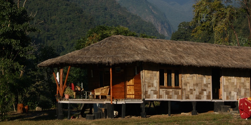 Many budget-friendly and luxurious stay options are available near Shankaracharya Temple.