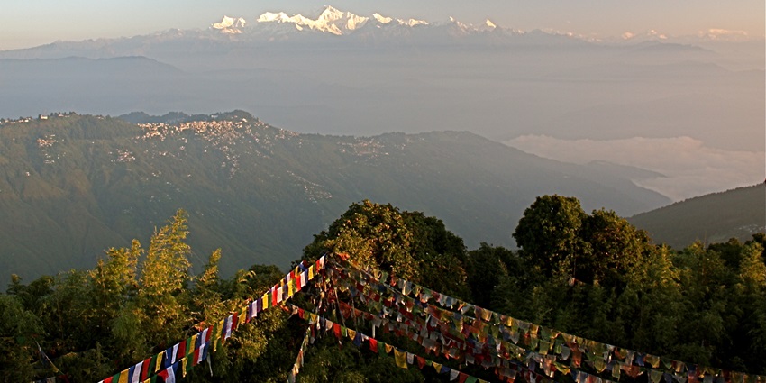 Breathtaking views of the Himalayas can be seen from Tiger Hills which is popular for dawn treks.