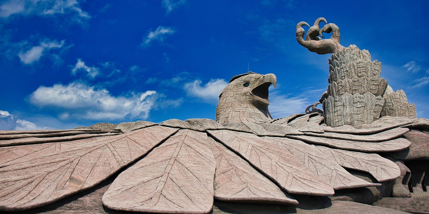 Explore different historical monuments near Wonder Caves for a memorable trip to Kerala.