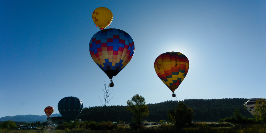 Indulge in an exciting hot air balloon ride- one of the things to do in Himachal Pradesh.