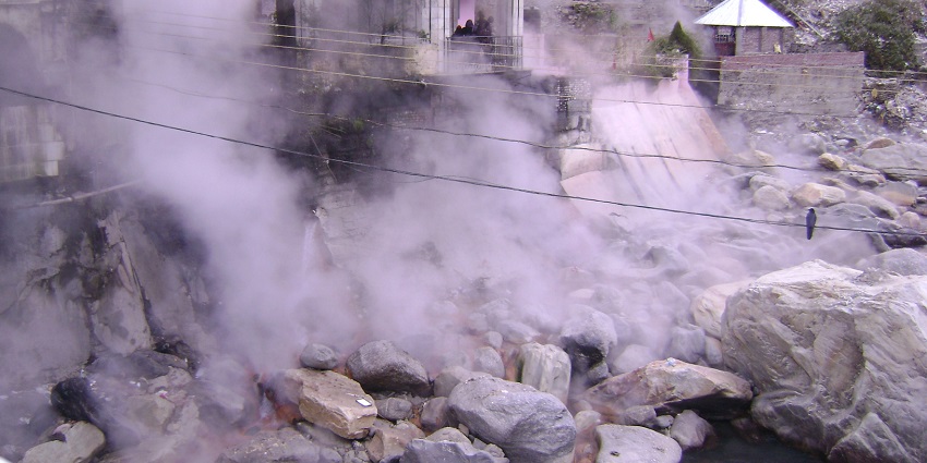 Witness the hot water springs, one of the things to do in Manikaran