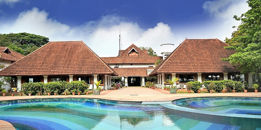 The hotels available for stay near Keralamkundu Waterfalls are no less cosy and beautiful.