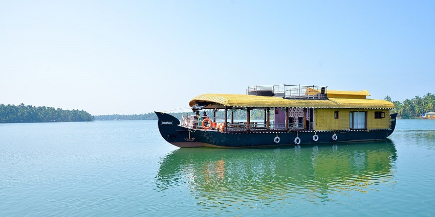 Visiting Nileshwar is one of the best things to do in Bekal for cultural experiences.