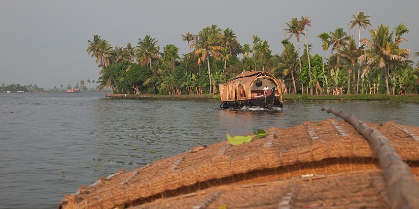 Staying on a houseboat on Vembanad Lake is one of the best things to do in Kumarakom.