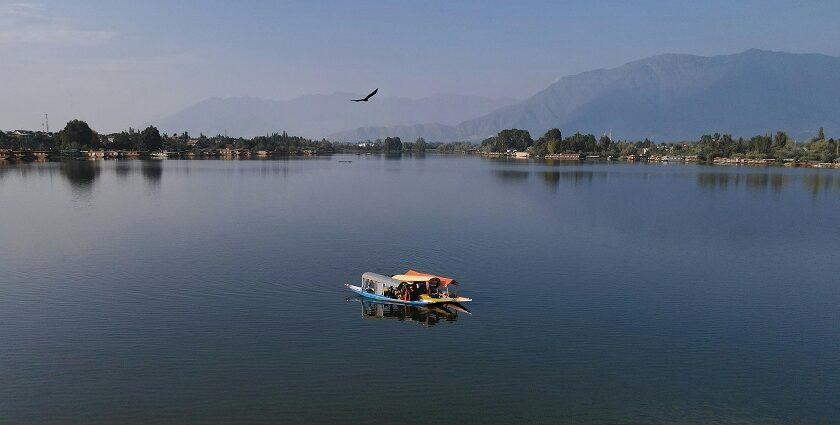 Houseboat stays on tranquil lakes is one of the best things to do in Srinagar in summer.