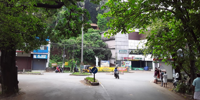 You can reach the famous temple through one of the following ways of commuting to Kerala.