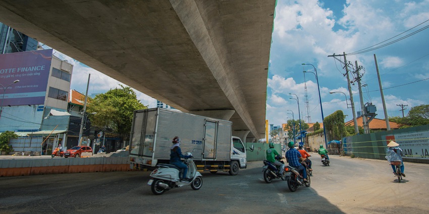 Image of scooters, bike and public transportation easy and convenient for travelling