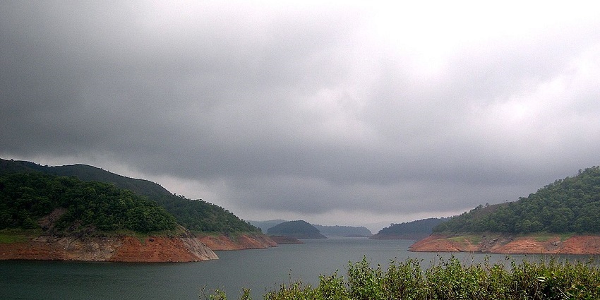 You can reach these waterfalls from the Thodupuzha town in Idukki, Kerala
