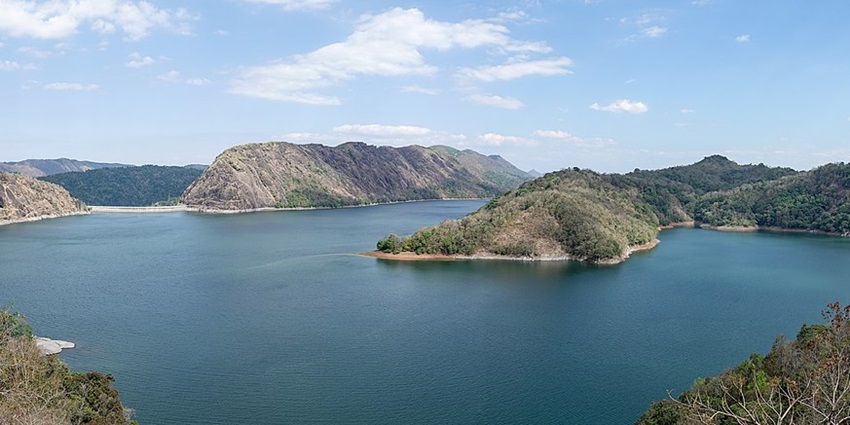 Idukki Dam is one of the best places to visit around Ulipooni Wildlife Sanctuary.