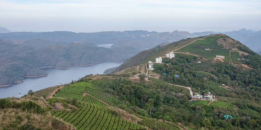 A Wide Angle view of the beautiful Idduki Reservoir near the famous Attukad Waterfalls