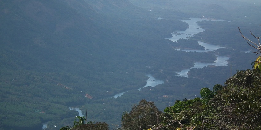Ilaveezhapoonchira is a close destination to the Kattikkayam Waterfalls, being a hidden gem.