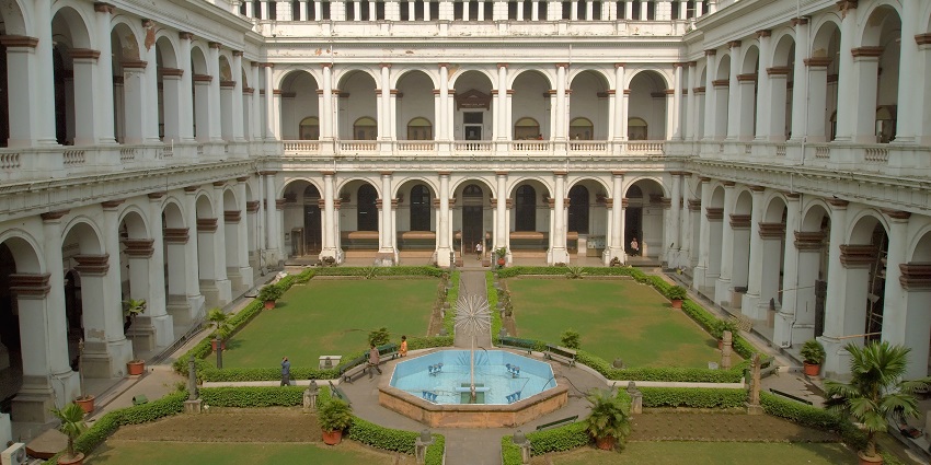 Learn about history at the famous Indian Museum, also called the Imperial Museum