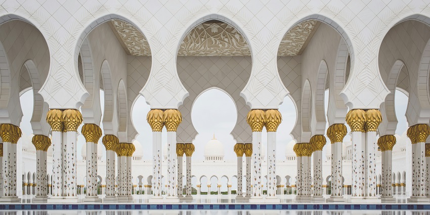 Make your trip to Dubai, UAE, a spiritual one by visiting the iconic Iranian Mosque.