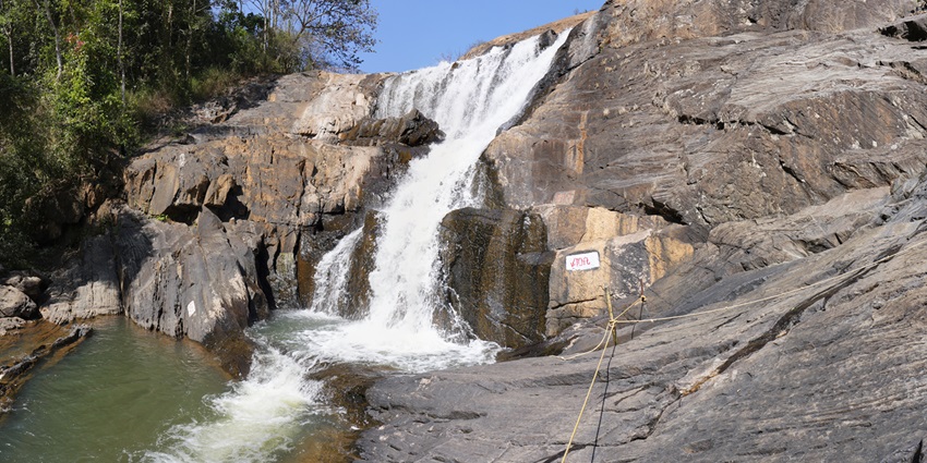 Discover the mesmerising natural beauty of the amazing Mankulam Waterfalls in Kerala