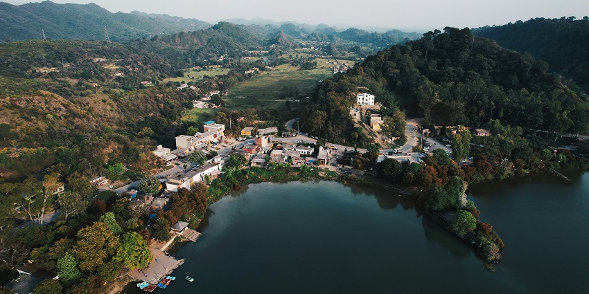 A breathtaking view with clear skies of Jammu City with the Tawi River flowing alongside
