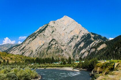 Habba Khatoon Mountain, one of the places to visit in Jammu and Kashmir in September