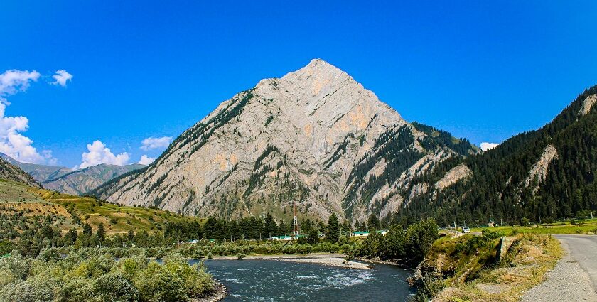 Habba Khatoon Mountain, one of the places to visit in Jammu and Kashmir in September