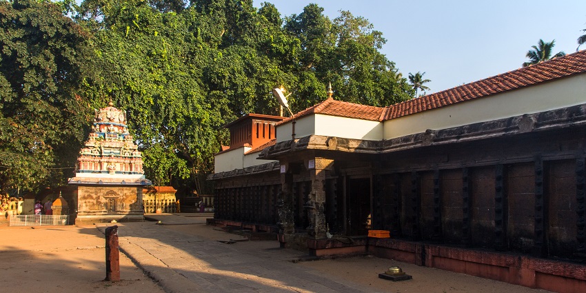 Janardhana Swamy Temple, dedicated to Lord Vishnu, is among the famous Varkala temples.