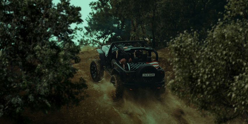 Enjoy the thrilling jeep safari through the lush green hilly areas of Himachal Pradesh.