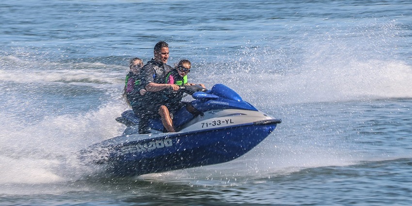 Jet skiing is one of the best adventure sports in Andaman that will give you thrills.