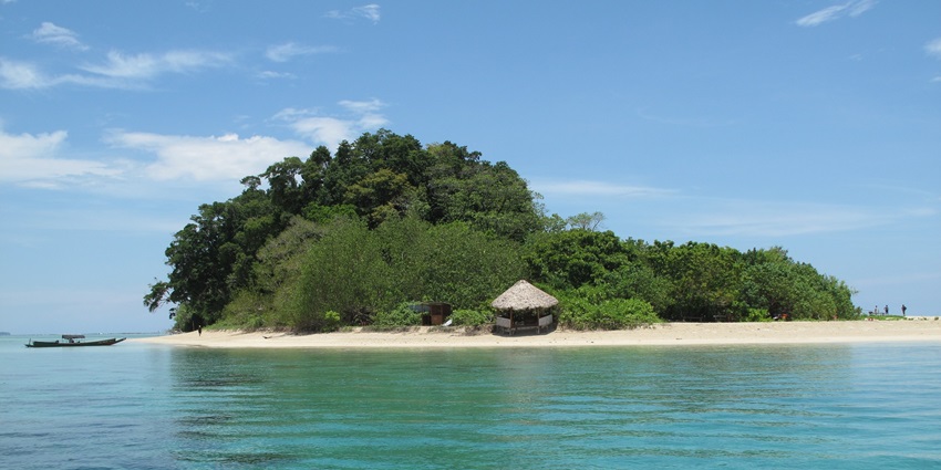Jolly Buoy Island in the Andaman Islands is a natural gem that will make you feel blissful.