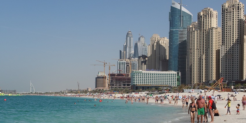 Relax at Jumeirah Beach: pristine sands, clear waters, and stunning views of the skyline.