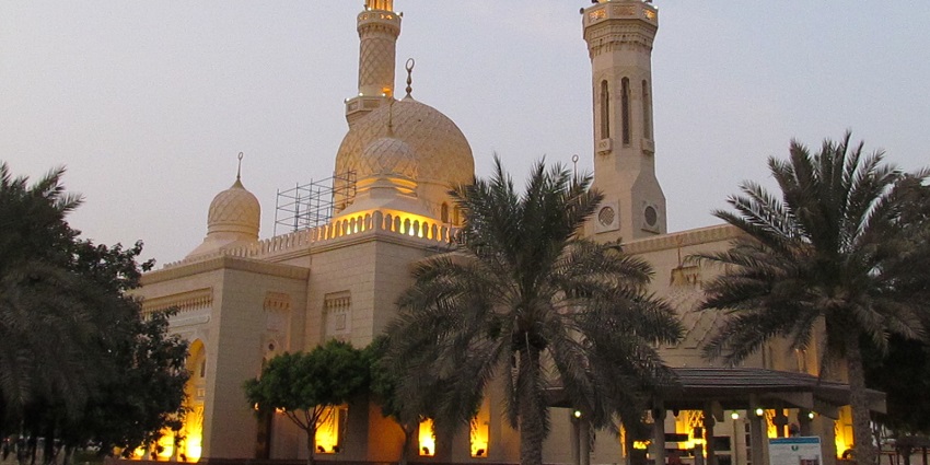 Explore the Jumeirah Mosque as part of a cultural tour, and one of the mosques in Dubai.