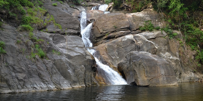 Kadachikkunnu Waterfalls ,with the tranquil retreat and lush greenery, is a perfect escape into nature.