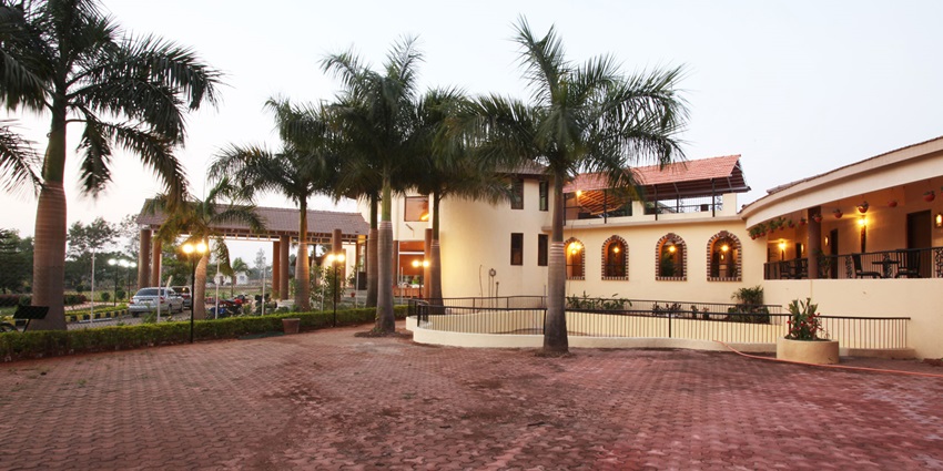 Visit the spectacular Kadalkkara Lake Resort, one of the places to visit in Kochi, Kerala.