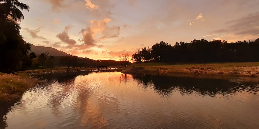 Kakkayam Dam, apt for photography and relaxation, is usually visited by people going to Payyoli Beach.